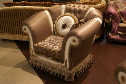 Классическое кресло Версаль в Москве 