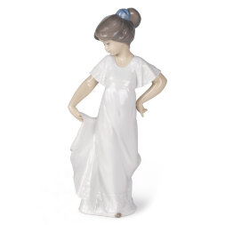 Фигурка Nao Какая милашка в белом платье 22х11х7 см