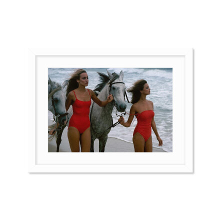 Models With Horses On A Beach Постер в Москве 