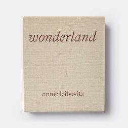 Wonderland: Annie Leibovitz (Luxury Edition) Книга